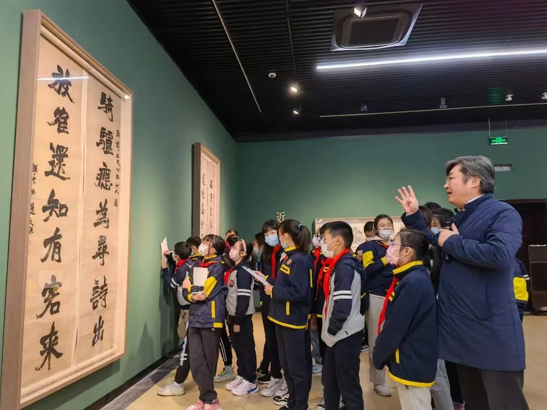 北京东路小学学生走进江苏美术馆上书画鉴赏课。学校供图